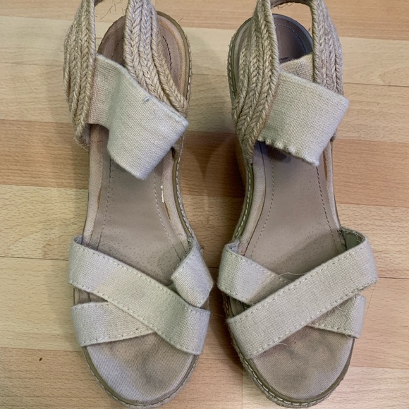 Steve Madden platform wedge sandals - Picture 3 of 3